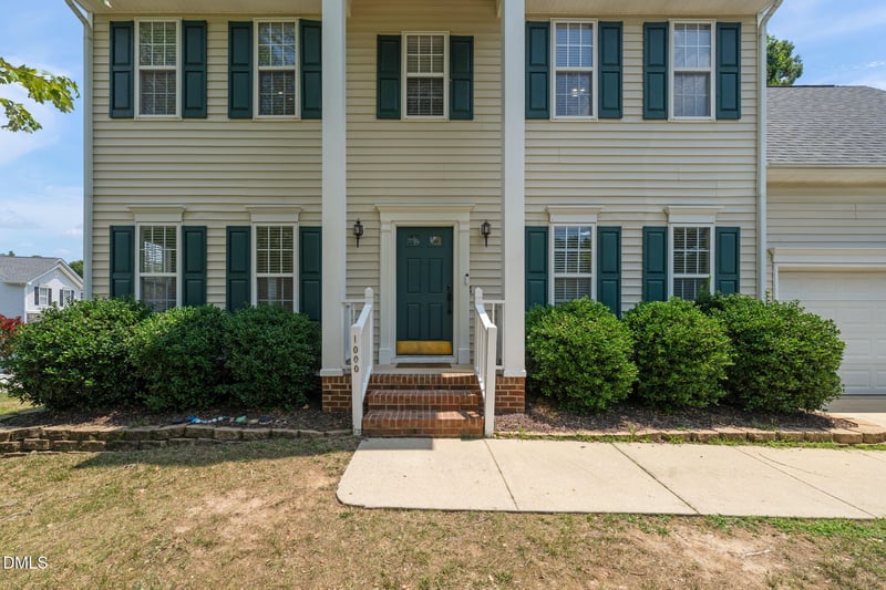 1000 Holly Meadow Dr, Holly Springs, NC 27540