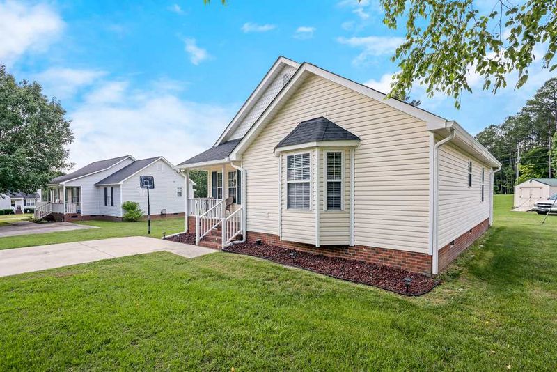 1000 Laurel Leaf Rd, Zebulon, NC 27597