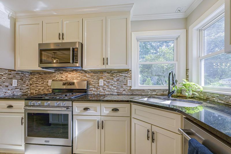 10009 Kilnstone Ln, Raleigh, NC 27613