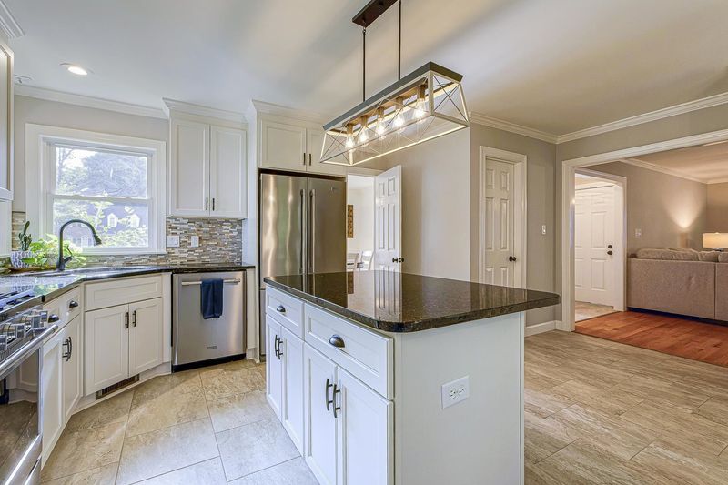10009 Kilnstone Ln, Raleigh, NC 27613