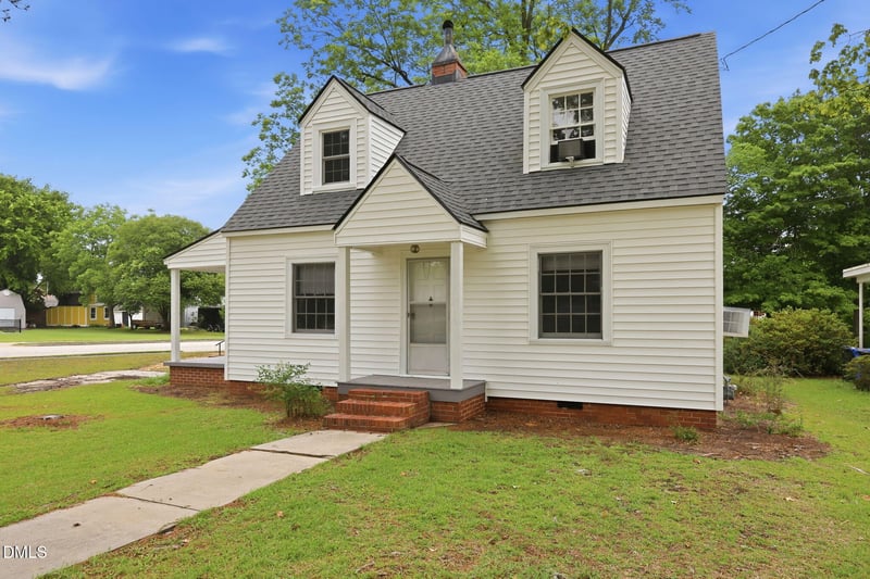 1001 9th St, Lillington, NC 27546