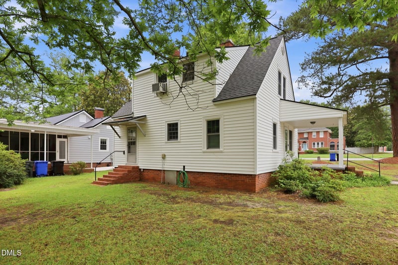 1001 9th St, Lillington, NC 27546