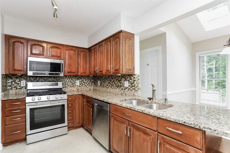 1001 W Beechmont Cir, Apex, NC 27502