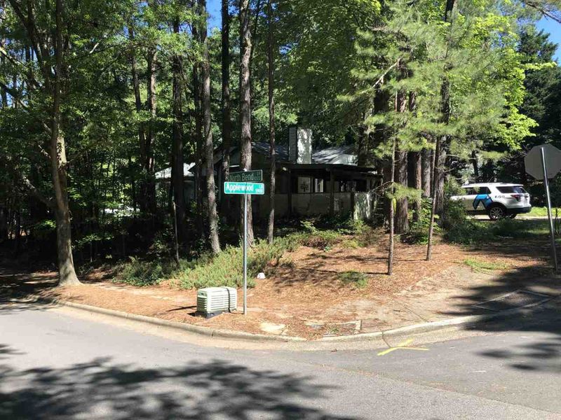 1001 Bend Dr, Raleigh, NC 27609