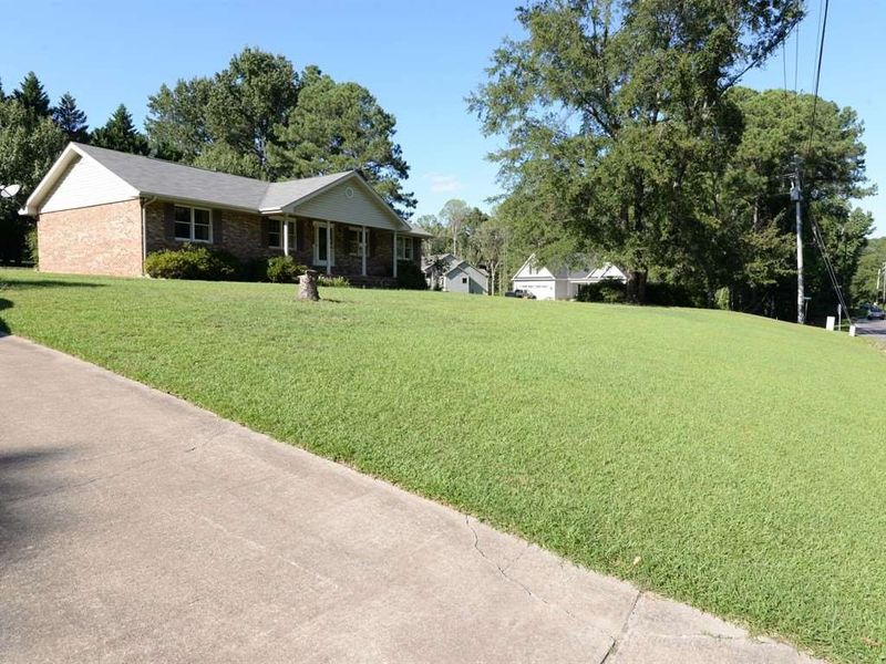 1001 Ridge Dr, Clayton, NC 27520