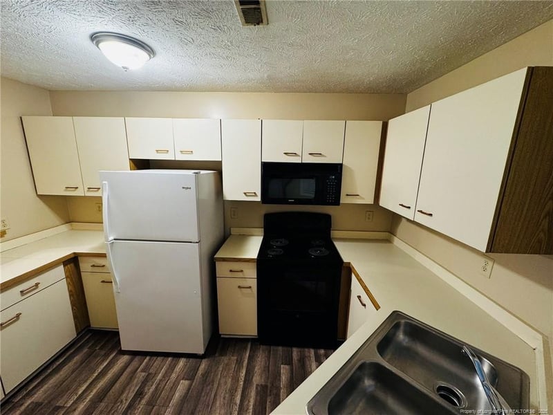 1002 Brookhollow Dr #11, Fayetteville, NC 28314