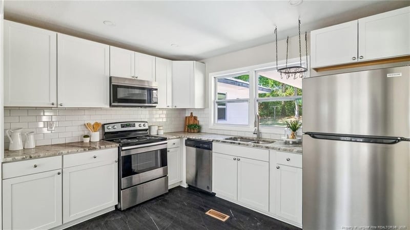 1002 Fleetwood Dr, Fayetteville, NC 28305