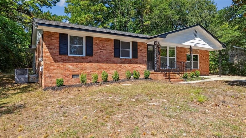 1002 Fleetwood Dr, Fayetteville, NC 28305