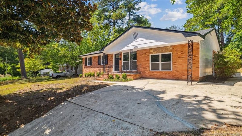 1002 Fleetwood Dr, Fayetteville, NC 28305