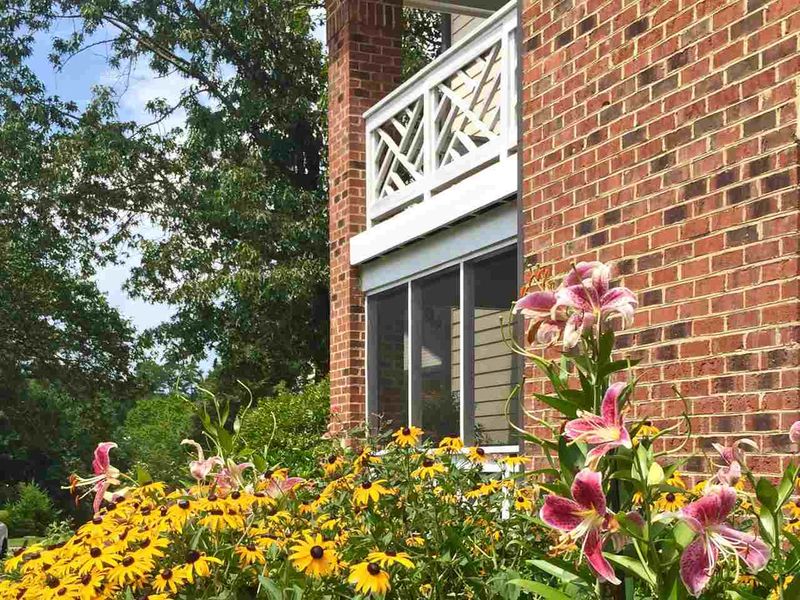 1002 Kingswood Dr #E, Chapel Hill, NC 27517