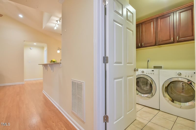 1002 Kingswood Dr #H, Chapel Hill, NC 27517