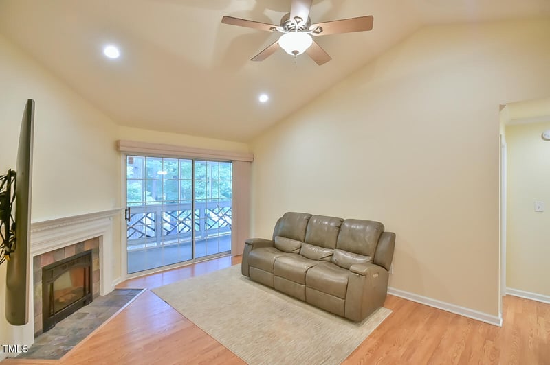 1002 Kingswood Dr #H, Chapel Hill, NC 27517