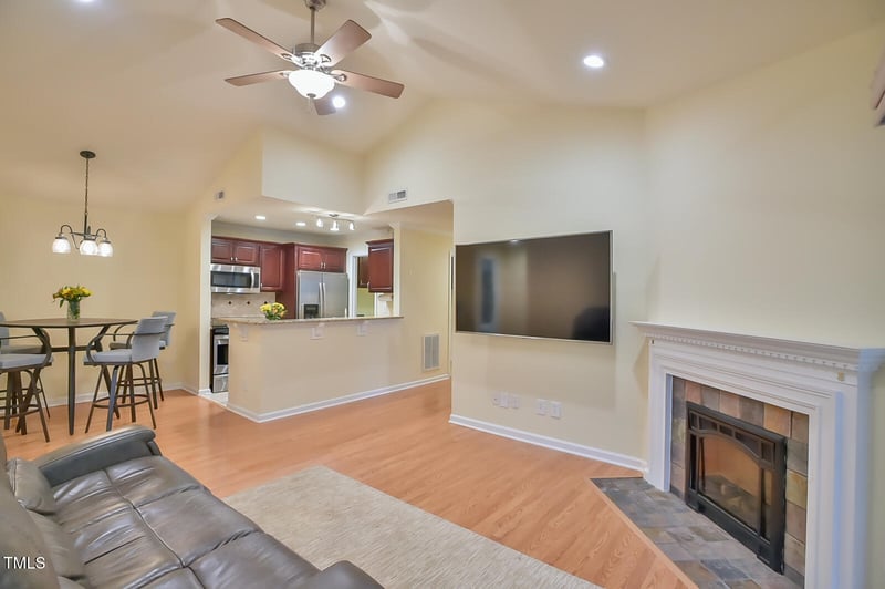 1002 Kingswood Dr #H, Chapel Hill, NC 27517