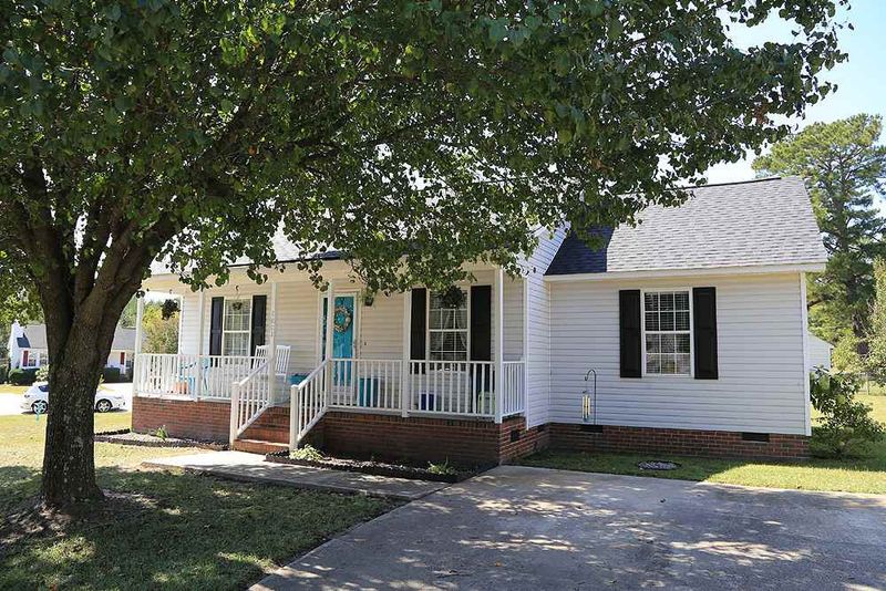 1002 Laurel Leaf Rd, Zebulon, NC 27597