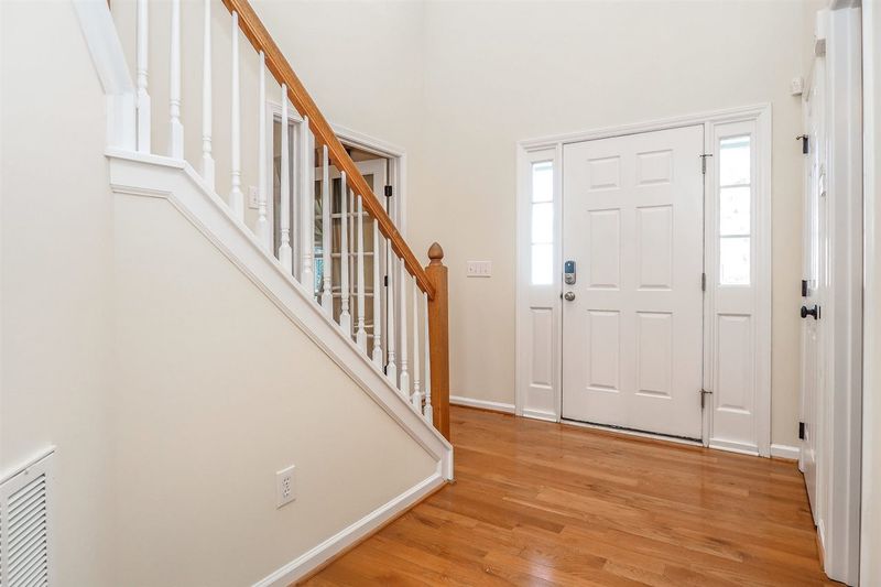 1002 Overcliff Dr, Apex, NC 27502