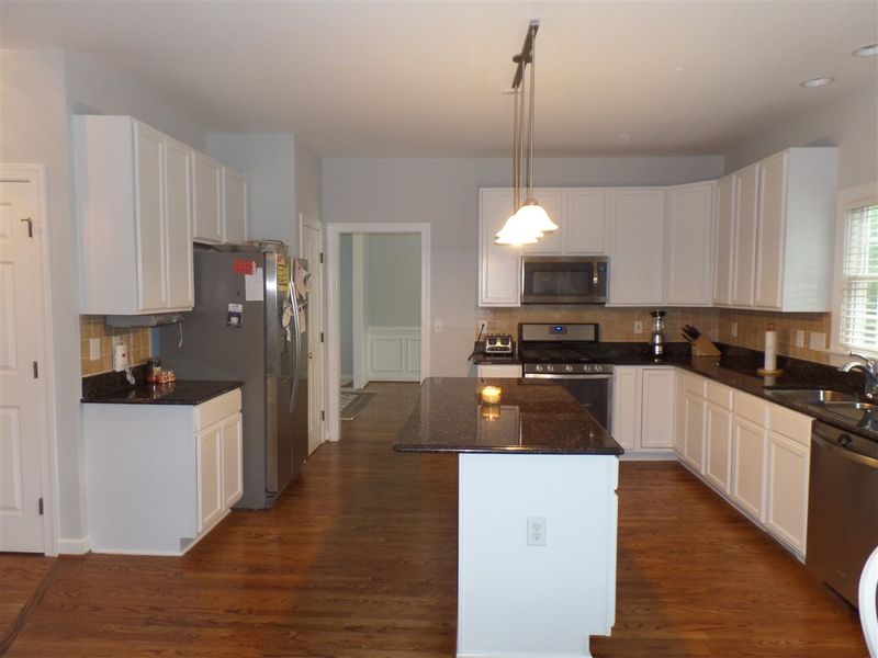 1002 Southmoor Ct W, Apex, NC 27502