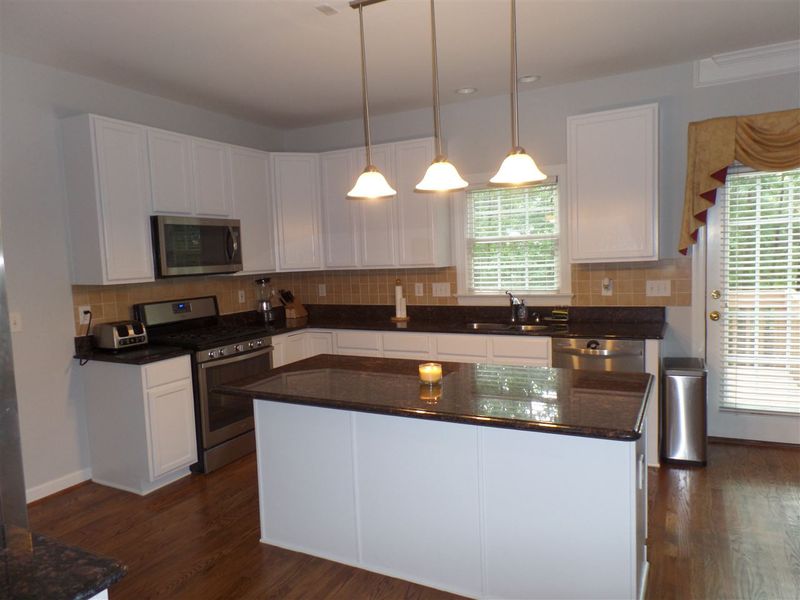 1002 Southmoor Ct W, Apex, NC 27502