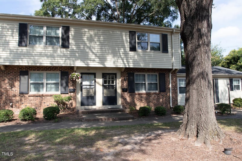 1002 Willow Dr #17, Chapel Hill, NC 27514