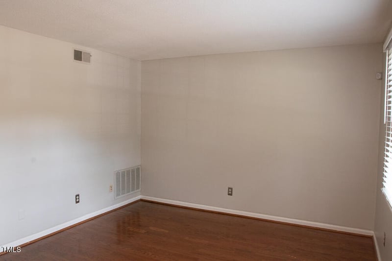 1002 Willow Dr #17, Chapel Hill, NC 27514