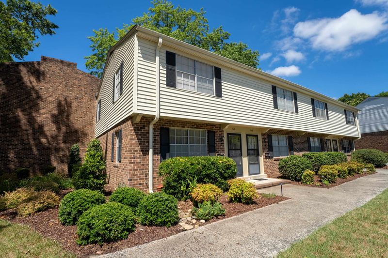 1002 Willow Dr #65, Chapel Hill, NC 27514
