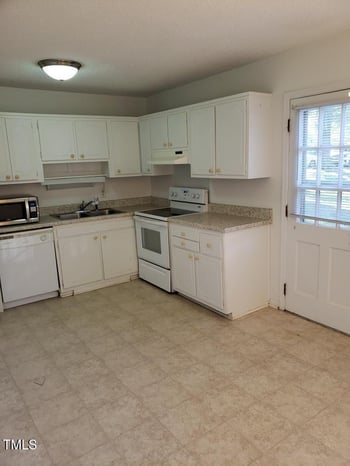 1002 Willow Dr #67, Chapel Hill, NC 27514