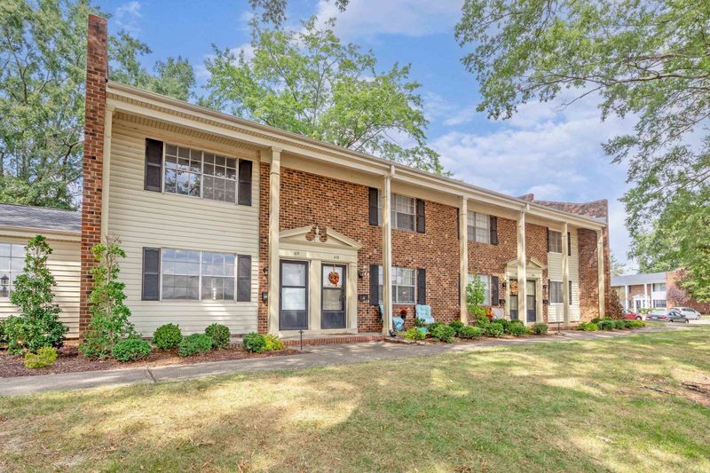 1002 Willow Dr #69, Chapel Hill, NC 27514