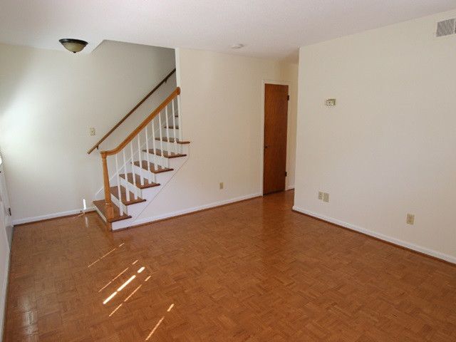 1002 Willow Dr #9, Chapel Hill, NC 27514