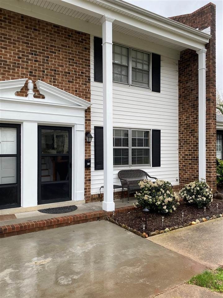 1002 Willow Dr #90, Chapel Hill, NC 27514