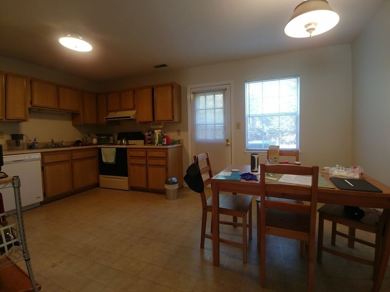 1002 Willow Dr #99, Chapel Hill, NC 27514