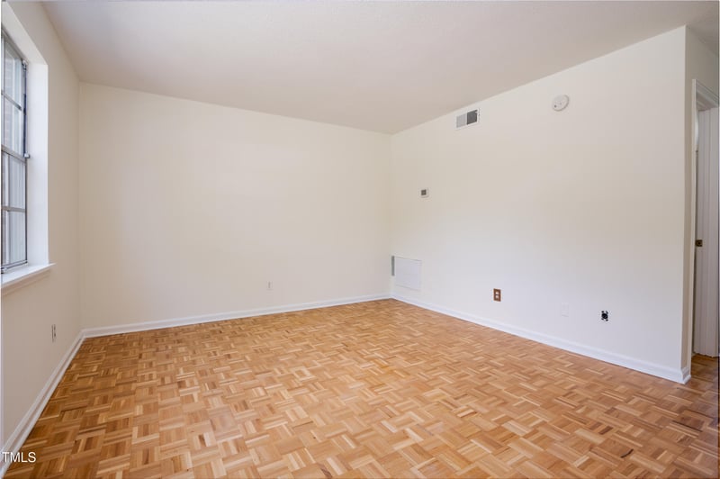 1002 Willow Dr, Chapel Hill, NC 27514