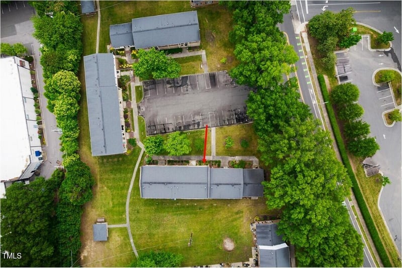 1002 Willow Dr, Chapel Hill, NC 27514