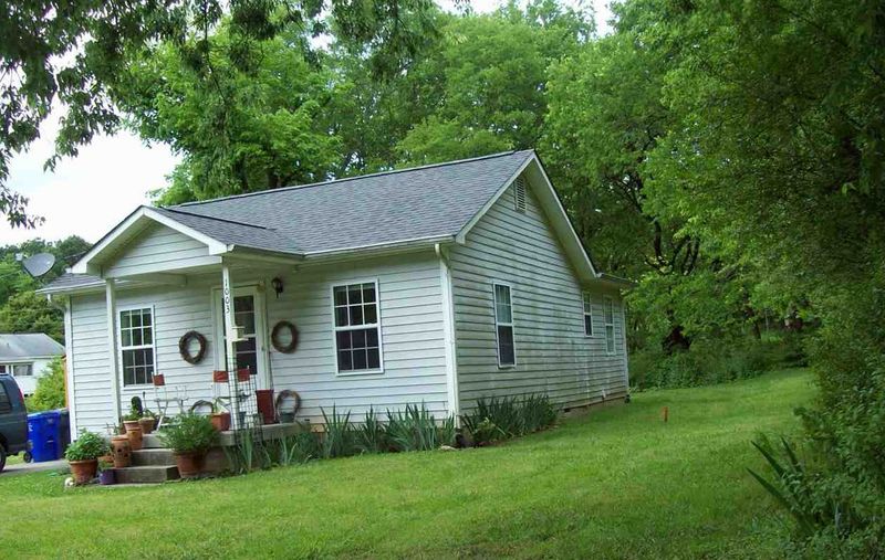 1003 Benton St, Hillsborough, NC 27278