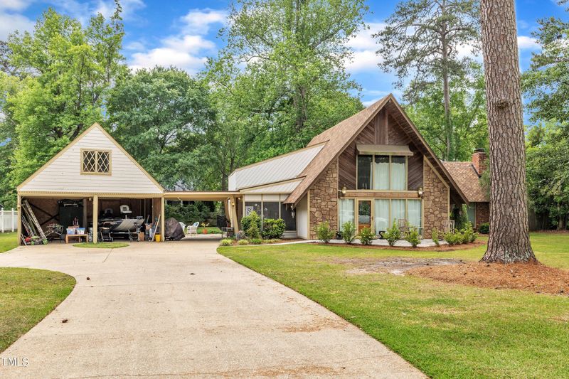 1003 W Divine St, Dunn, NC 28334