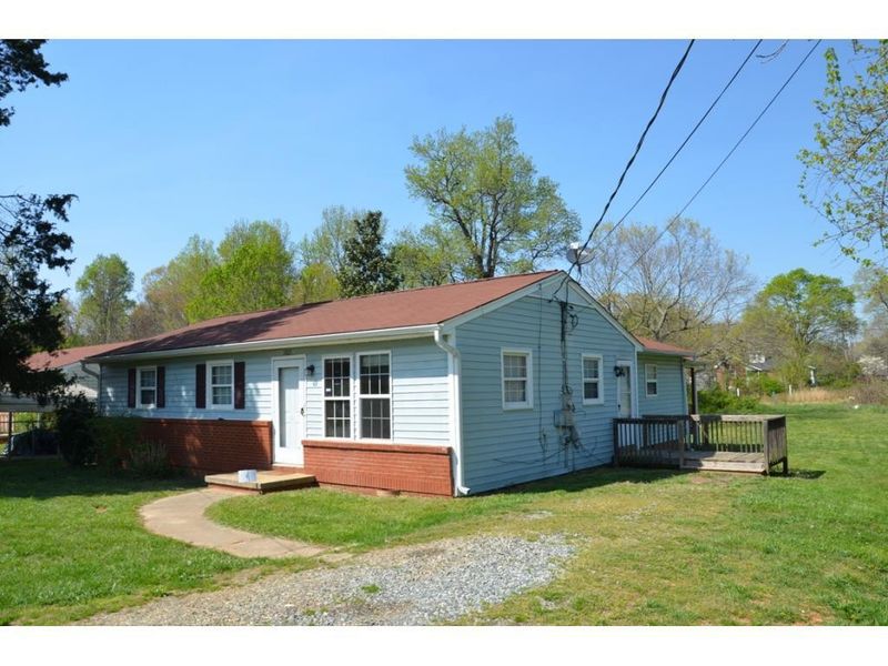 1003 W Holt St, Mebane, NC 27302