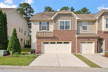 10037 Lynnberry Pl, Raleigh, NC 27617