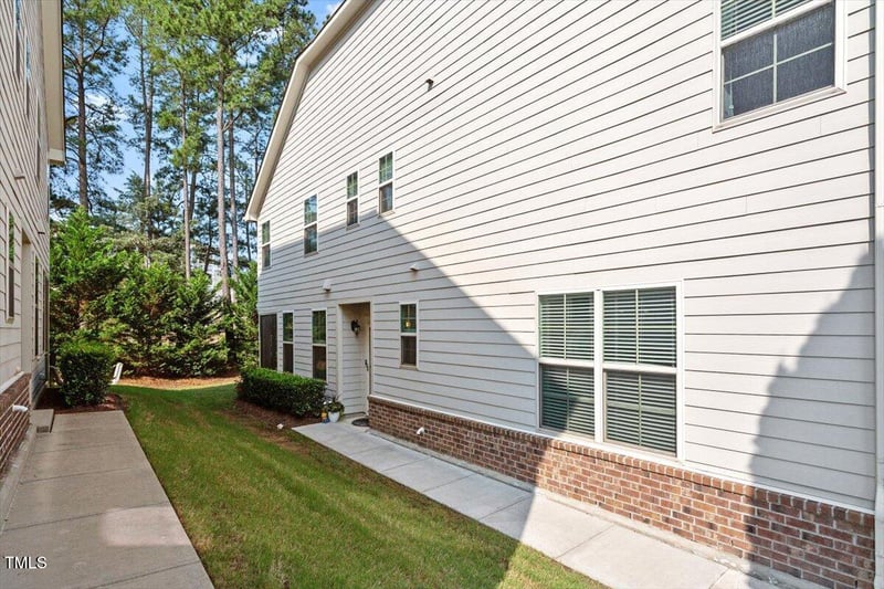 10037 Lynnberry Pl, Raleigh, NC 27617