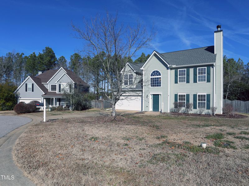 1004 Avent Meadows Ln, Holly Springs, NC 27540