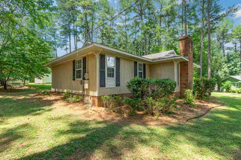 1004 Bent Pine Cir, Sanford, NC 27330