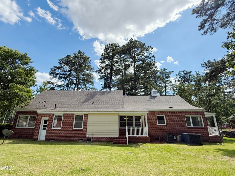 1004 Divine St, Dunn, NC 28334