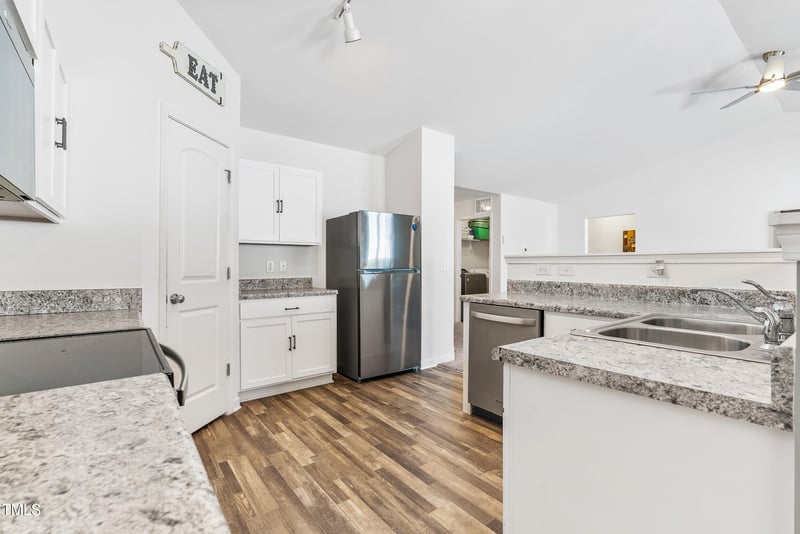 1004 Gold Cir, Mebane, NC 27302