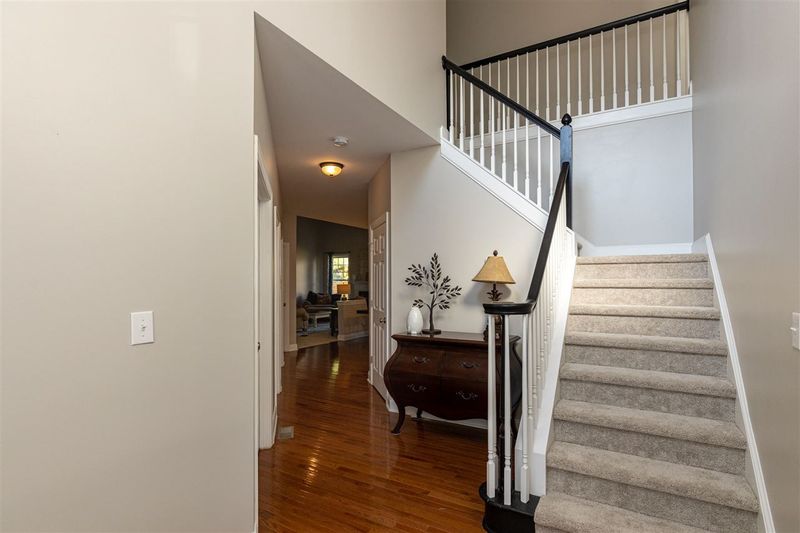 1004 Grogans Mill Dr, Cary, NC 27519