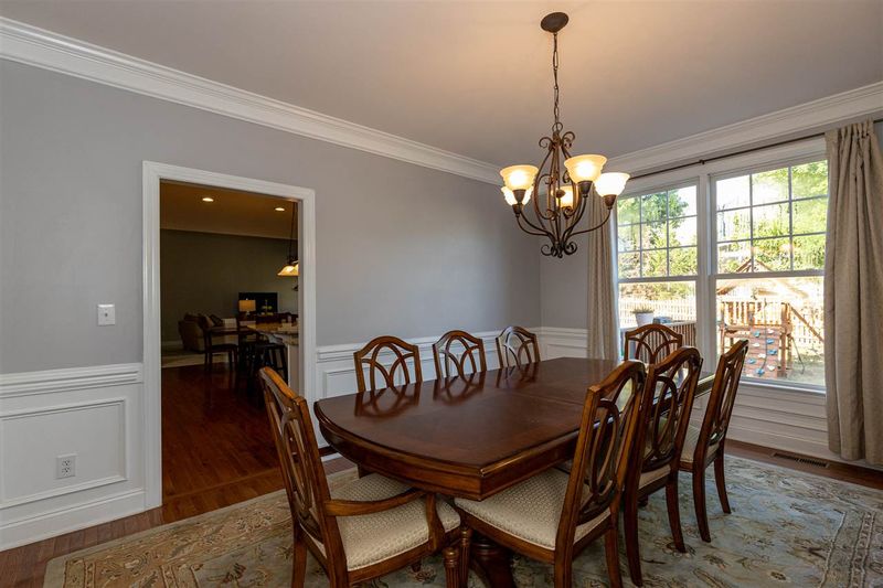1004 Grogans Mill Dr, Cary, NC 27519