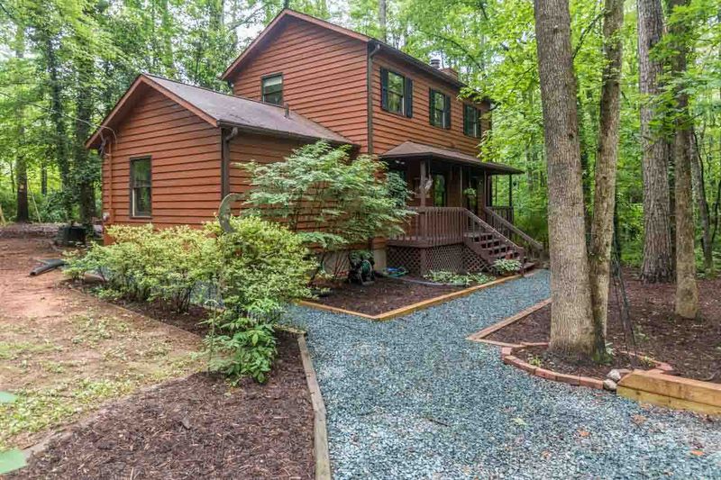 1004 King Cir, Chapel Hill, NC 27516