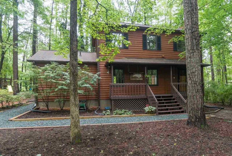 1004 King Cir, Chapel Hill, NC 27516