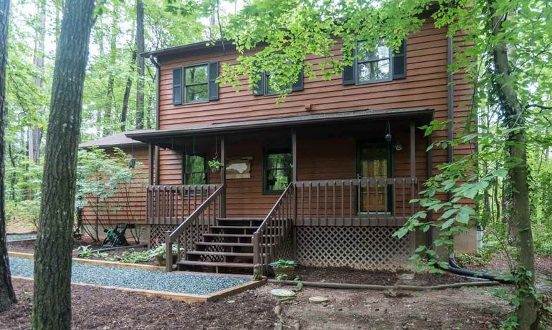 1004 King Cir, Chapel Hill, NC 27516