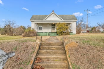 1004 King St, Hillsborough, NC 27278