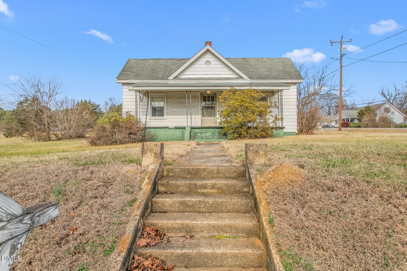 1004 King St, Hillsborough, NC 27278