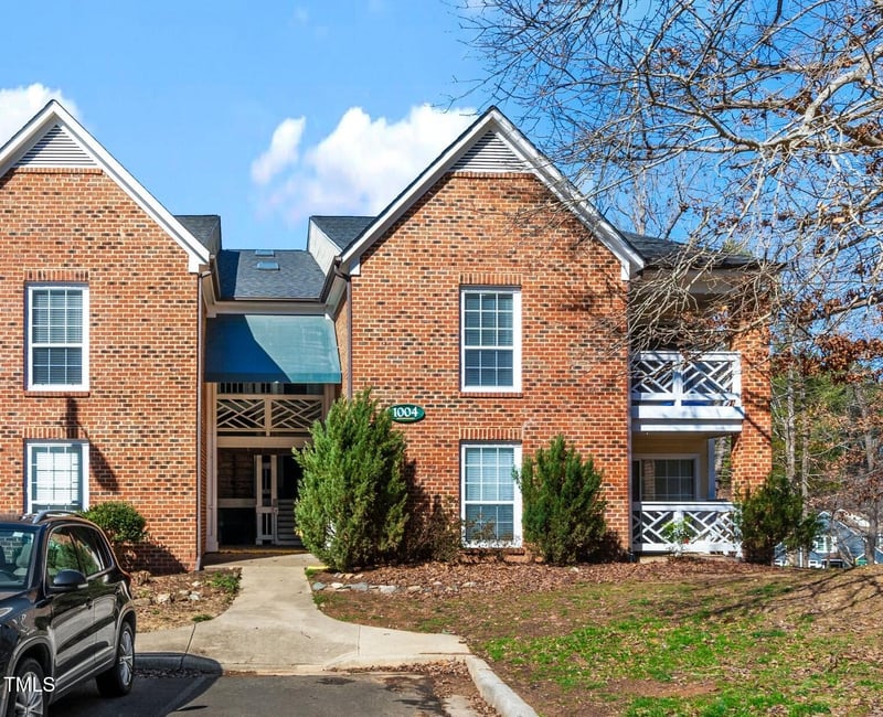 1004 Kingswood Dr #J, Chapel Hill, NC 27517