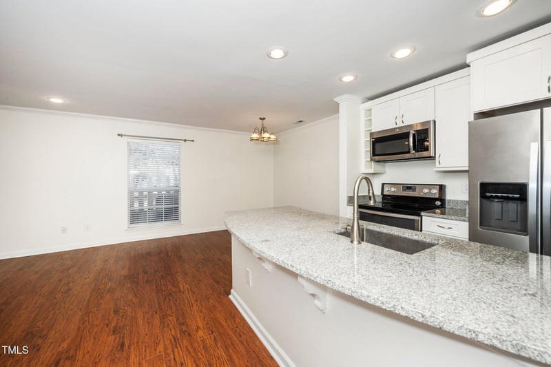 1004 Kingswood Dr #J, Chapel Hill, NC 27517