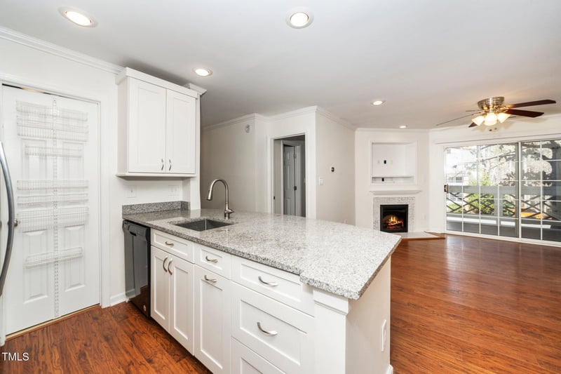 1004 Kingswood Dr #J, Chapel Hill, NC 27517